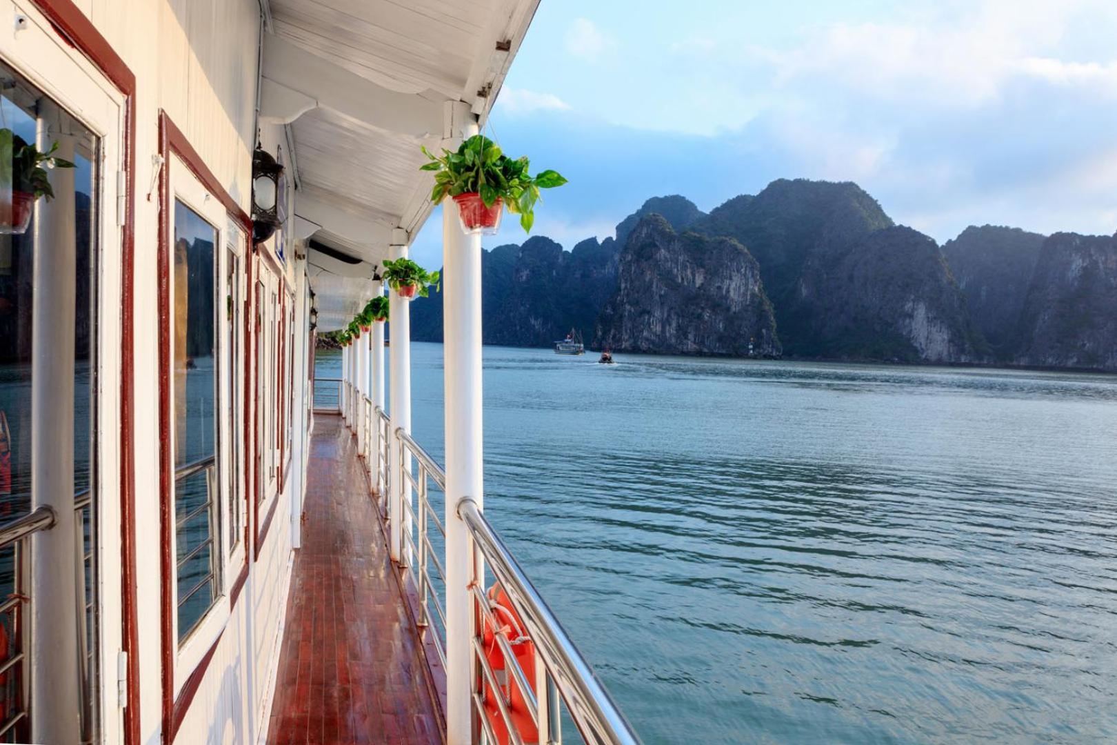 Cozy Bay Classic Cruise Ха Лонг Екстериор снимка