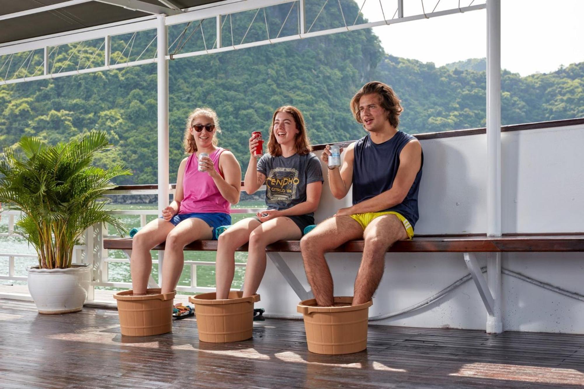Cozy Bay Classic Cruise Ха Лонг Екстериор снимка
